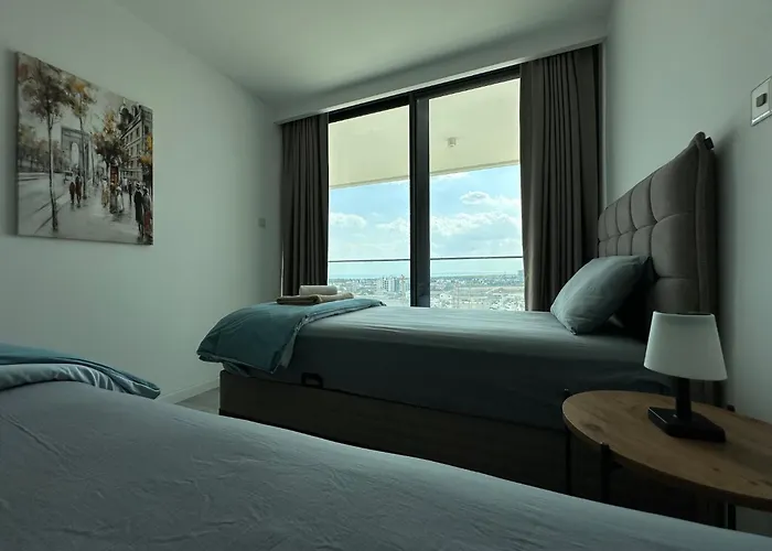 Grand Sapphire Luxury Corner With Spectacular Views And Two Bedrooms By Myguest Cyprus アパート