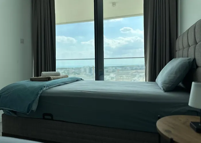 Grand Sapphire Luxury Corner With Spectacular Views And Two Bedrooms By Myguest Cyprus アパート