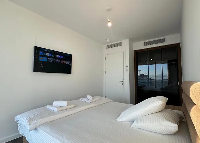 Grand Sapphire Luxury Corner With Spectacular Views And Two Bedrooms By Myguest Cyprus