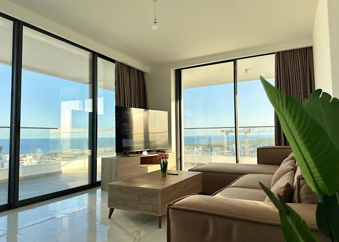 Grand Sapphire Luxury Corner With Spectacular Views And Two Bedrooms By Myguest Cyprus アパート