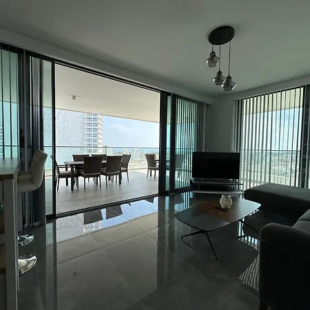 Grand Sapphire Luxury Corner With Spectacular Views And Two Bedrooms By Myguest Cyprus