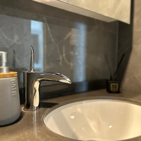 Grand Sapphire Luxury Corner With Spectacular Views And Two Bedrooms By Myguest Cyprus *