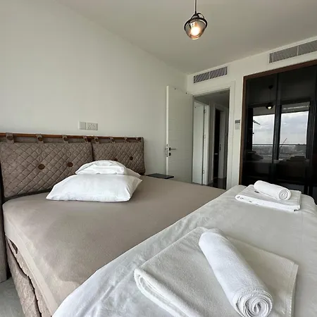 Grand Sapphire Luxury Corner With Spectacular Views And Two Bedrooms By Myguest Cyprus *
