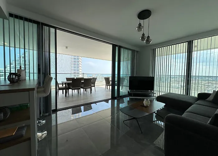 Grand Sapphire Luxury Corner With Spectacular Views And Two Bedrooms By Myguest Cyprus