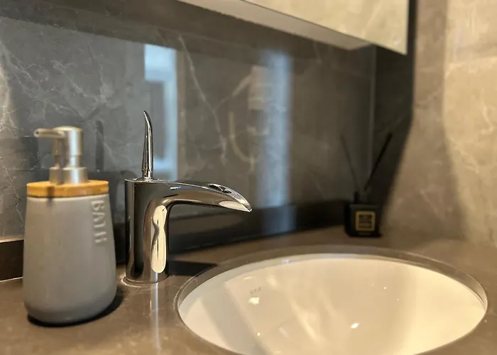 Grand Sapphire Luxury Corner With Spectacular Views And Two Bedrooms By Myguest Cyprus *