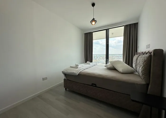 Grand Sapphire Luxury Corner With Spectacular Views And Two Bedrooms By Myguest Cyprus アパート