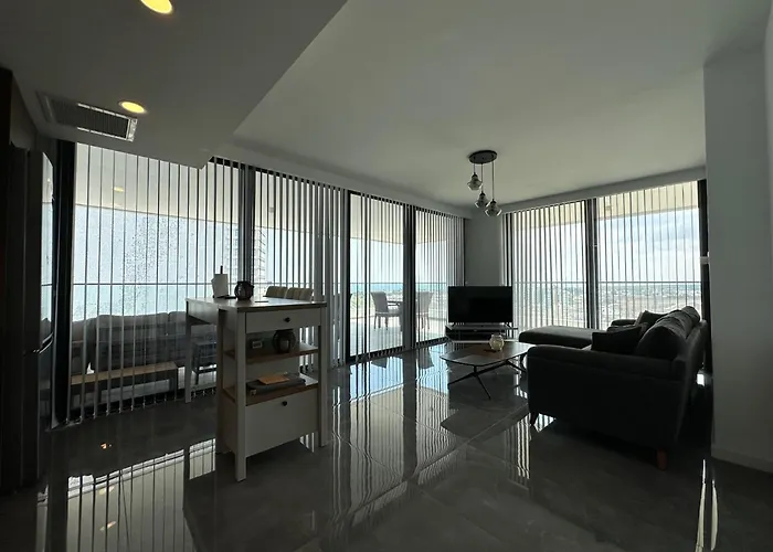 Grand Sapphire Luxury Corner With Spectacular Views And Two Bedrooms By Myguest Cyprus